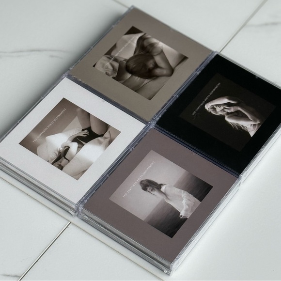 Taylor Swift TTPD Collector’s Edition Deluxe CD Bundle - Picture 2 of 7